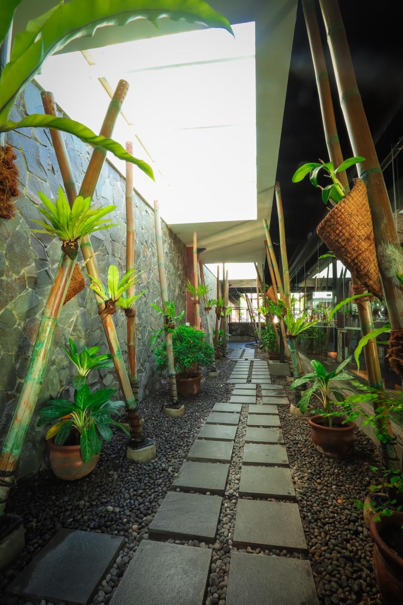 Swiss-Belinn Saripetojo Solo Surakarta (Solo) Exterior foto